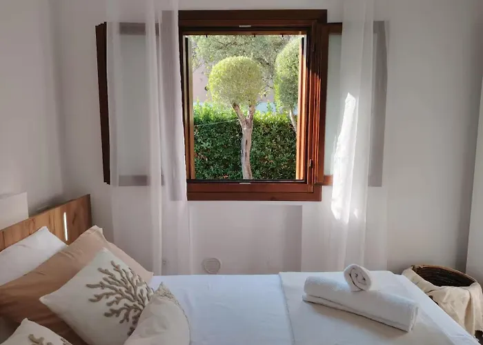 La Bougainville Garden & Pool Daire
